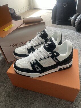 LOUIS VUITTON Uni sex Trainers